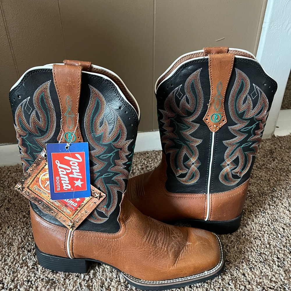 Women’s square toe Tony Lama size 10B